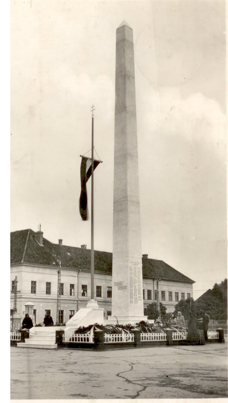 1941.g HŐSÖK EMLÉKMŰVE ÉS ORSZÁGZÁSZLÓ (SPOMENIK JUNACIMA I DRŽAVNA ZASTAVA) 1941.g HŐSÖK EMLÉKMŰVE ÉS ORSZÁGZÁSZLÓ (SPOMENIK JUNACIMA I DRŽAVNA ZASTAVA)